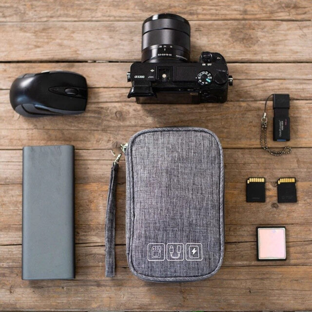 Petite trousse pour câble et chargeur