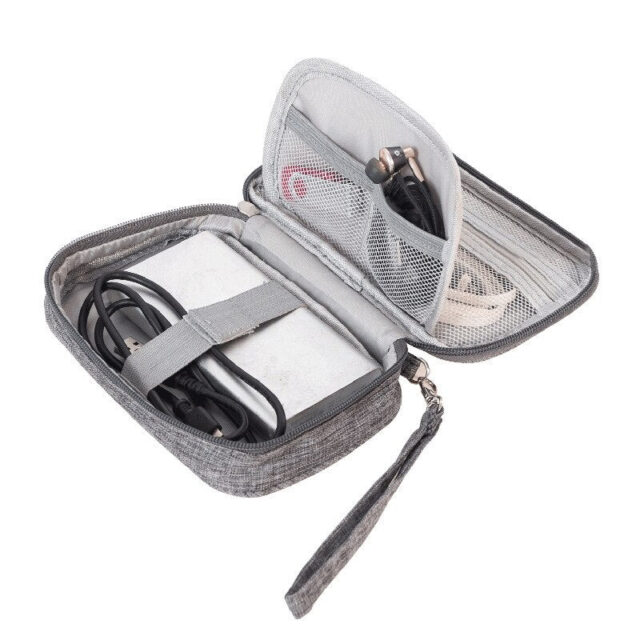 Petite trousse pour câble ordinateur
